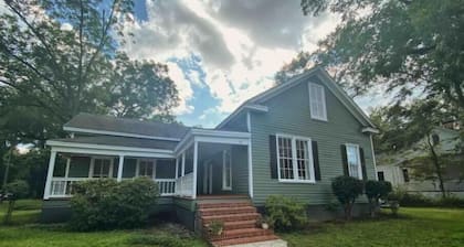 Entire Historic Home - Carolina Getaway