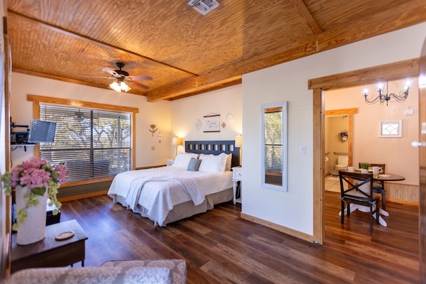 Duplex, Private Bathroom, Valley View (Hilltop Room) | Bed sheets, wheelchair access
