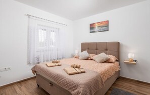 3 bedrooms, free WiFi, bed sheets - Stunning home in Labin (Labin)