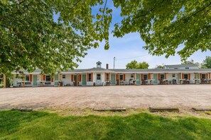 المنشأة من الخارج