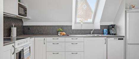 Fridge, stovetop, dishwasher, coffee/tea maker