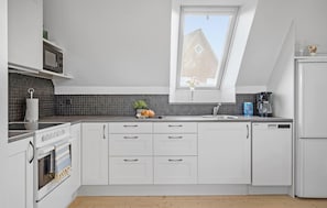 Fridge, microwave, stovetop, dishwasher - 1 bedroom nice apartment in Thyborøn (Thyborøn)