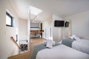 2 soverom, skrivebord, strykejern/-brett og wi-fi