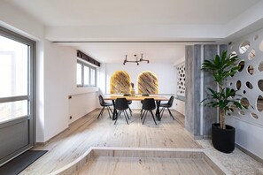 Dining - La Casa Beachside with Jacuzzi (Kos)