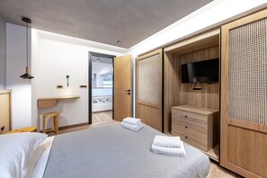 2 bedrooms, desk, iron/ironing board, free WiFi - La Casa Beachside with Jacuzzi (Kos)