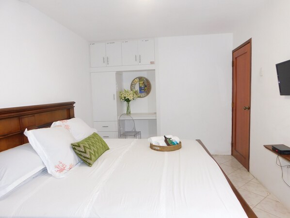 3 chambres, bureau, fer et planche à repasser, accès au Wi-Fi (inclus)