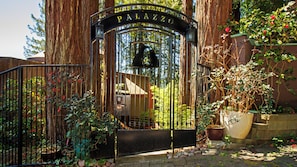 Property grounds - Palazzo Marzino ~ An Italian Inspired Villa ~ 3 Bed ~ 3 Bath ~ Pool ~ Hot Tub ~ (Guerneville)