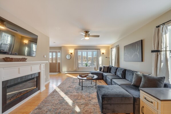 TV, fireplace, stereo