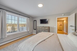 5 bedrooms, iron/ironing board, travel cot, WiFi