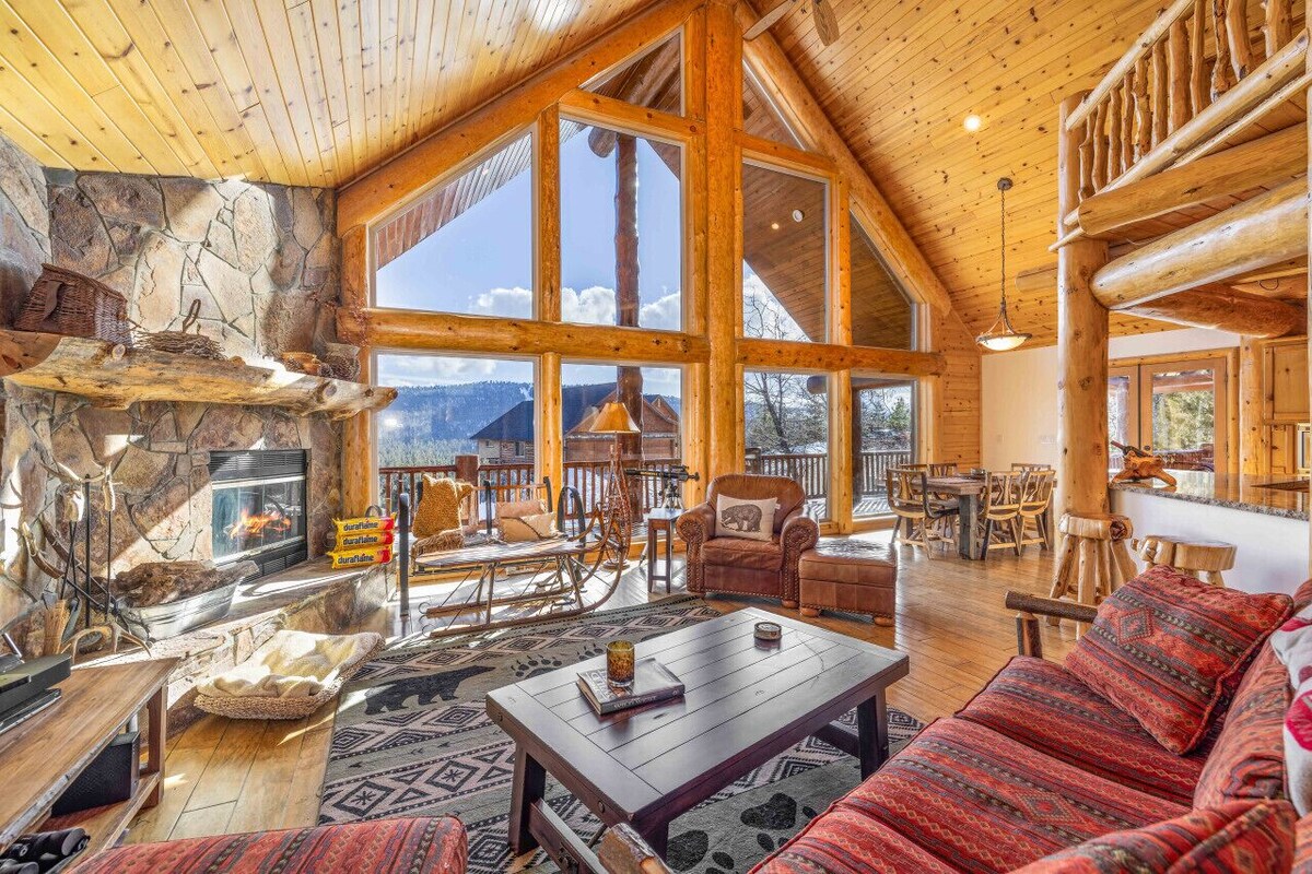 Pegasus | Luxury Lodge w/ Hot Tub & Stunning Views