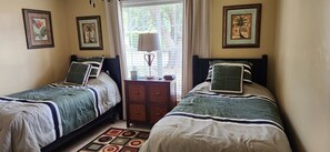 3 室のベッドルーム、アイロン / アイロン台、WiFi、ベッドシーツ