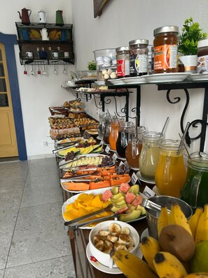 Tägliches inbegriffenes Frühstücksbuffet
