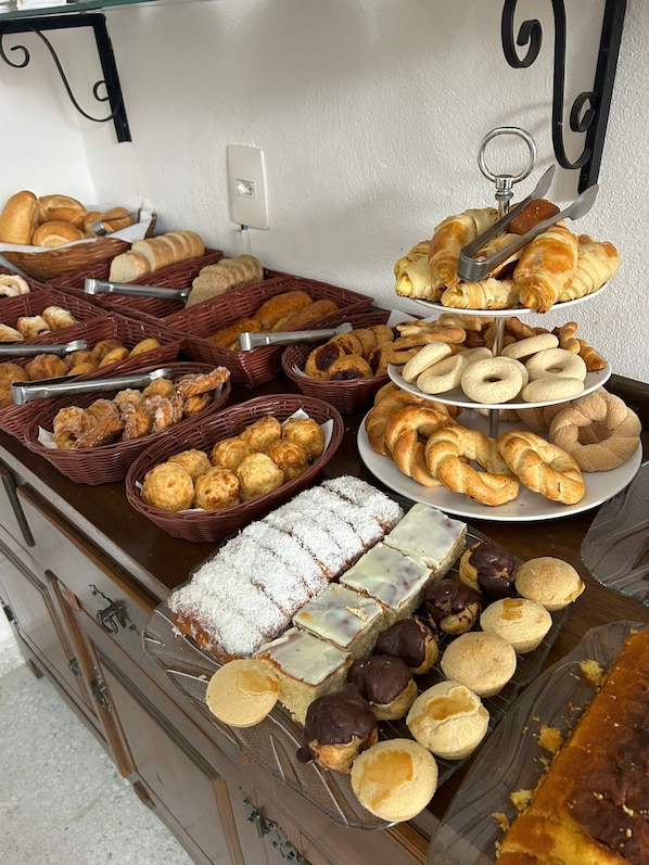 Buffet déjeuner gratuit tous les jours