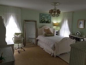 5 habitaciones, tabla de planchar con plancha, wifi y ropa de cama 