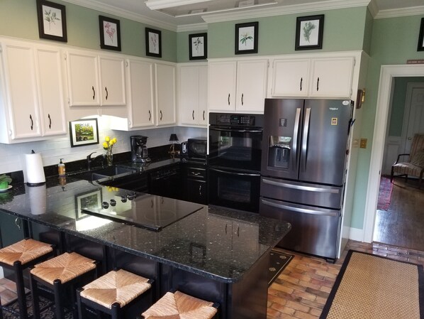 Private kitchen - Spacious 5-bedroom house in the safest gated community in Augusta, Georgia.  (Augusta)