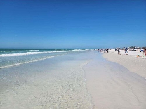 5 Minutes from Siesta Key!