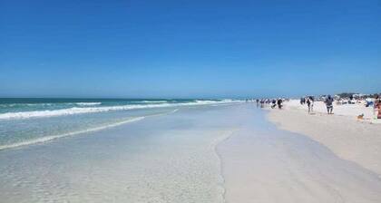 5 Minutes from Siesta Key!