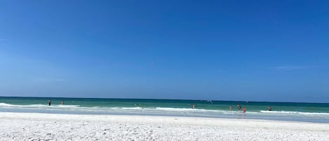 Beach nearby, sun loungers, beach towels