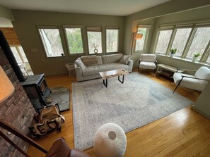 暖炉、ステレオ