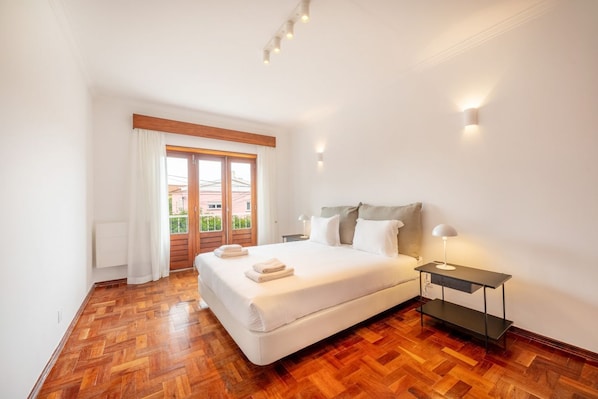 4 chambres, fer et planche à repasser, Wi-Fi, literie fournie