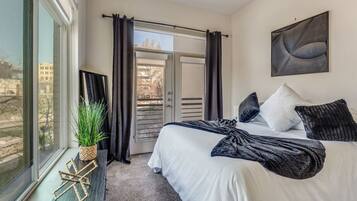 Desk, iron/ironing board, travel cot, WiFi