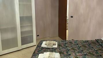 1 Schlafzimmer, Schreibtisch, Reisekinderbett, kostenloses WLAN