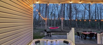 Cozy 4-bedroom house with WiFi, Hot Tub and Fire Pit