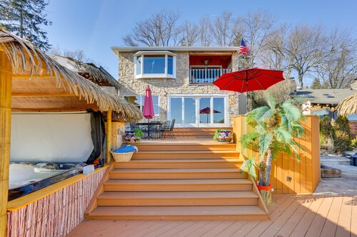 Greenwood Lake Cottage w/ Shared Dock & Hot Tub!