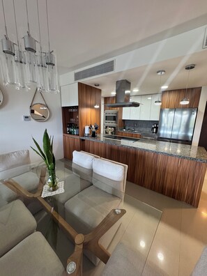 Fridge, microwave, oven, stovetop - Luxury and Comfort for couples or families in front of the beach. (Playa del Carmen)