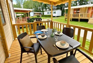 Outdoor dining - Proche Disney & Paris | Camping 4* avec piscine (Touquin)
