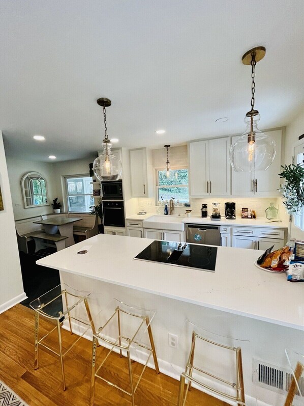 Mikrowelle, Ofen, Herdplatte, Geschirrspüler