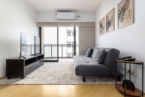 Apartment | Living area | TV, Netflix, streaming services - (1006) Apartamento com 2 Suítes e Vista para o Cristo (Rio de Janeiro)