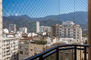 Unclassified image, 2 of 37, button - (1006) Apartamento com 2 Suítes e Vista para o Cristo (Rio de Janeiro)