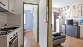 Réfrigérateur, micro-ondes, four