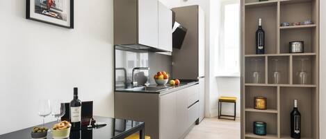 Fridge, stovetop, dishwasher, coffee/tea maker