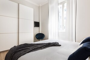 1 slaapkamer, een strijkplank/strijkijzer, beddengoed