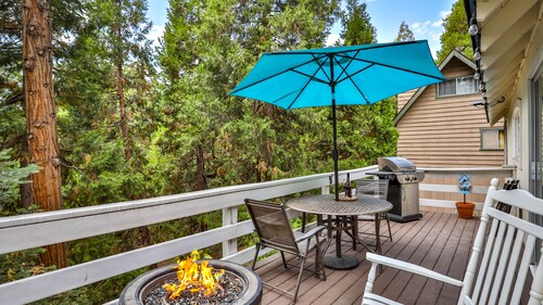 charming chalet with 3 bedrooms and WiFi, AC in delightful Lake Arrowhead
