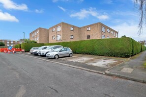 Apartment | Property grounds - 1bed-sleeps2-parking-nearcitycentre-jlr-nec (Birmingham)