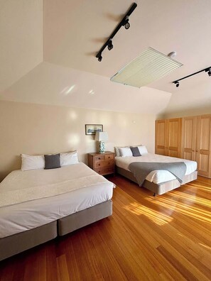 15 habitaciones, tabla de planchar con plancha, cuna de viaje y wifi 