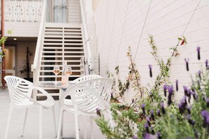 Outdoor dining - Seaview House Queenscliff (Queenscliff)