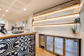 Fridge, microwave, oven, stovetop - Seaview House Queenscliff (Queenscliff)