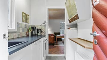 Fridge, stovetop, coffee/tea maker