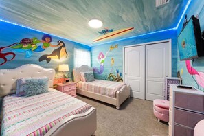 8 bedrooms, desk, iron/ironing board, free WiFi