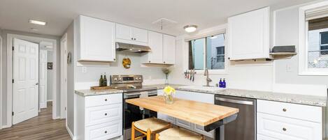 Mikrobølgeovn, ovn, kogeplade, opvaskemaskine