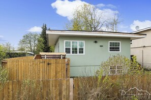Set amidst lush surroundings, this charming home offers a peaceful retreat.