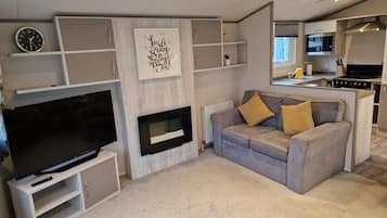 Luxury Mobile Home, 2 Bedrooms, Non Smoking, 2 Bathrooms | Living area | Smart TV