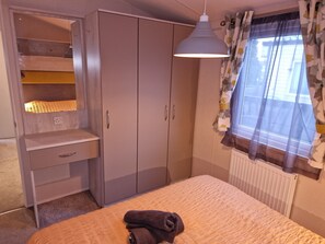 Luxury Mobile Home, 2 Bedrooms, Non Smoking, 2 Bathrooms