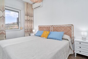 3 chambres, fer et planche à repasser, Wi-Fi gratuit, draps fournis