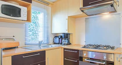 Mobile Home 'Mobilhome Tout Équipé Bois Masson' with Shared Pool and Shared Terrace
