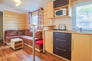 Interior - Mobile Home 'Mobilhome Tout Équipé Bois Masson' with Shared Pool and Shared Terrace (Saint-Jean-de-Monts)